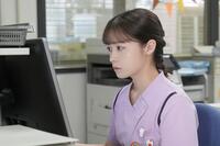 栄養サポートチーム・ＮＳＴで働く結（橋本環奈）