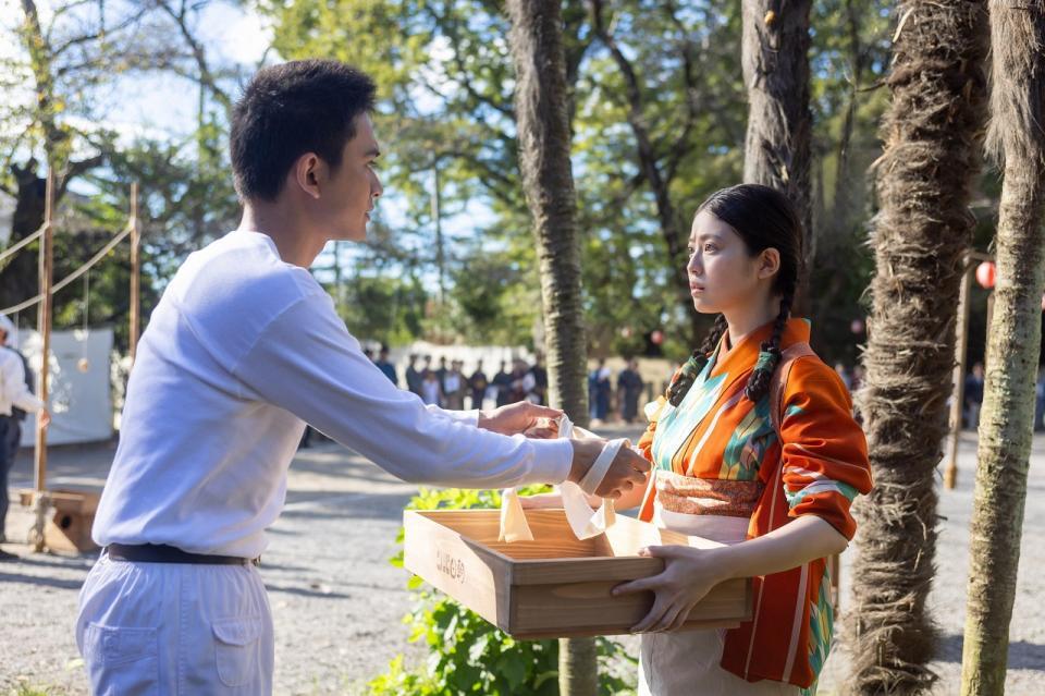 嵩（北村匠海）はのぶ（今田美桜）に、パン食い競争のたすきを…！