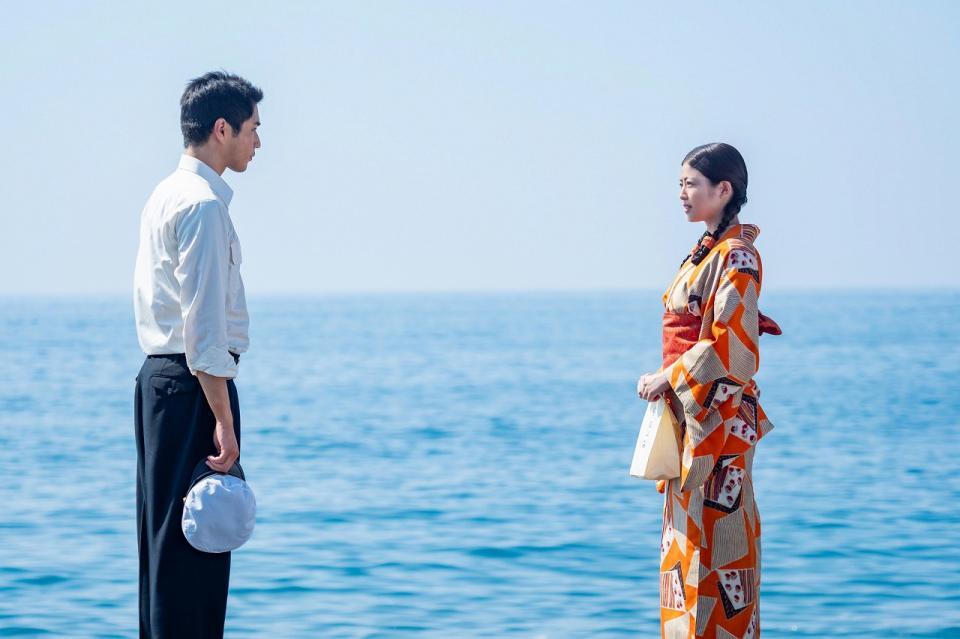 千尋（中沢元紀）に向き合い、お礼を伝えるのぶ（今田美桜）