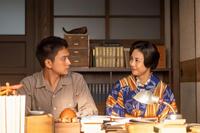 嵩（北村匠海）と、家を出て８年、突然帰ってきた母・登美子（松嶋菜々子）