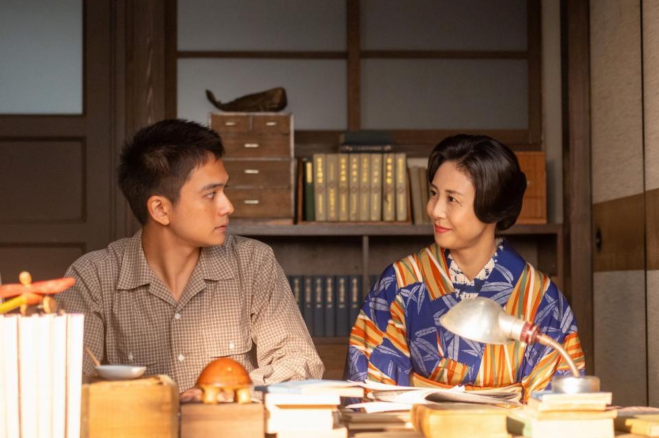 嵩（北村匠海）と、家を出て８年、突然帰ってきた母・登美子（松嶋菜々子）