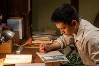 受験勉強に没頭かと思いきや、漫画を描く嵩（北村匠海）