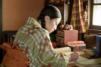 女子師範学校入学を目指し、勉強に励むのぶ（今田美桜）