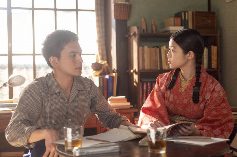 のぶ（今田美桜）に勉強を教えるよう頼まれた嵩（北村匠海）も、悪戦苦闘！