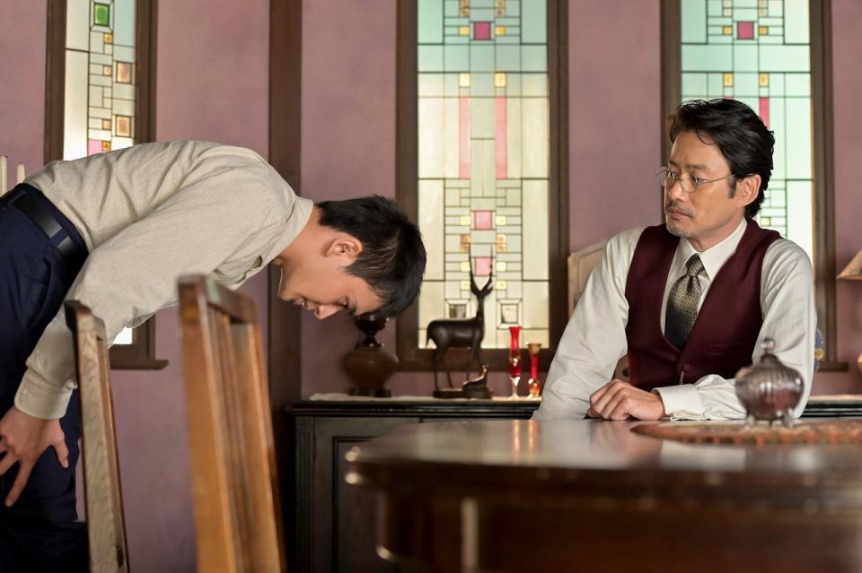 嵩（左、北村匠海）はついに美術系の学校の受験を決意し、伯父・寛（竹野内豊）に頭を下げる