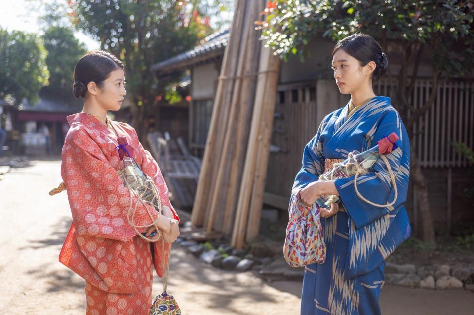 のぶ（今田美桜・左）と妹の蘭子（河合優実）