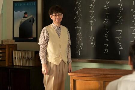 アンパンマンの名声優・山寺宏一演じる座間先生は、嵩の担任