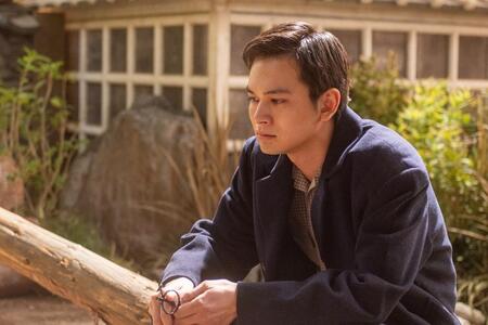 嵩（北村匠海）は空地のシーソーで、ひとり涙する