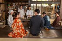 夫・次郎（中島歩・手前右）と共に、のぶ（今田美桜・手前左）は朝田家へ