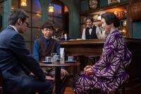 銀座のカフェに母・登美子を呼び出した嵩。左から、嵩（北村匠海）、座間先生（山寺宏一）、登美子（松嶋菜々子）