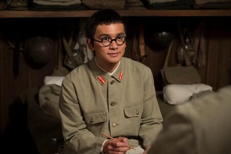 　スケッチをする嵩（北村匠海）は、目に光が…