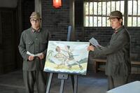 嵩が描いた紙芝居の評判は…。左から、嵩（北村匠海）、健太郎（高橋文哉）