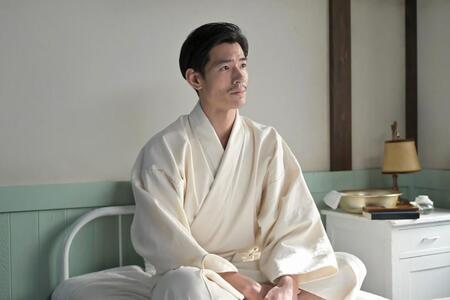 のぶの夫・次郎（中島歩）は海軍病院の病床にいた