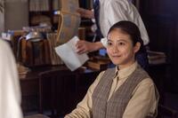 『月刊くじら』編集部でイキイキとした表情の、のぶ（今田美桜）