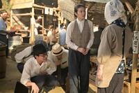 腹を押さえてうずくまる嵩（北村匠海）たちに、のぶ（今田美桜）は慌てて…！