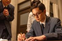 挿絵で朝刊の穴を埋めた嵩（北村匠海）は採用決定に！