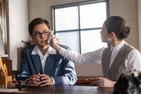 嵩の身に一体何が…！？左から、嵩（北村匠海）、のぶ（今田美桜）