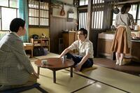 訪ねてきたたくや（大森元貴・左）の言葉にも、嵩（北村匠海）は聞く耳を持たず…