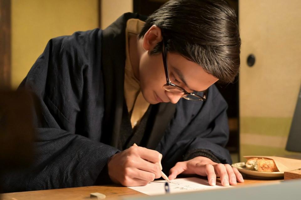 嵩（北村匠海）は、ついに漫画に専念