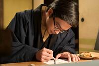 嵩（北村匠海）は、ついに漫画に専念