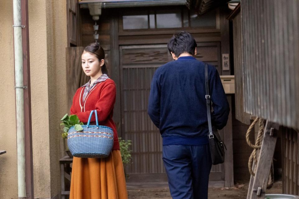 互いにすれ違う、のぶ（今田美桜）と嵩（北村匠海）