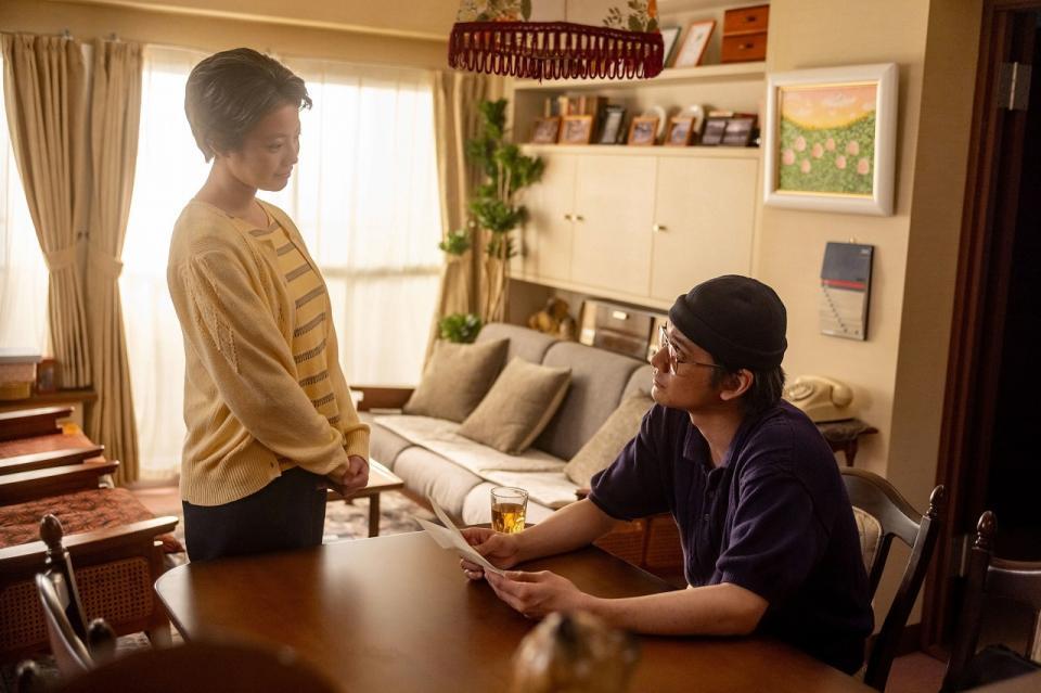 のぶ（今田美桜）から熱心なテレビプロデューサーの話を聞いた嵩（北村匠海）は…