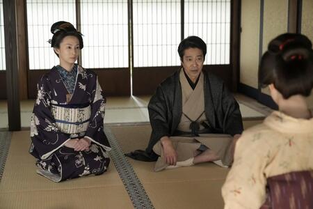 傳（堤真一）とタエ（北川景子）は、トキに婿取りを辞め嫁入りするよう勧めて…