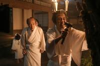 トキの父・司之介は世を恨んで…！？左から、トキの祖父・勘右衛門（小日向文世）、司之介（岡部たかし）