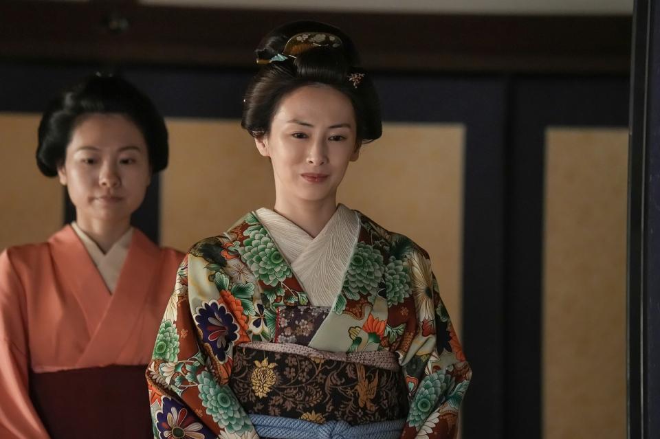 トキに武家の娘としてのお稽古をつけるタエ（北川景子）