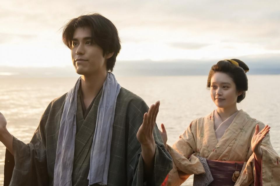 トキ（高石あかり）は夫・銀二郎（寛一郎）と幸せな新婚生活を送る