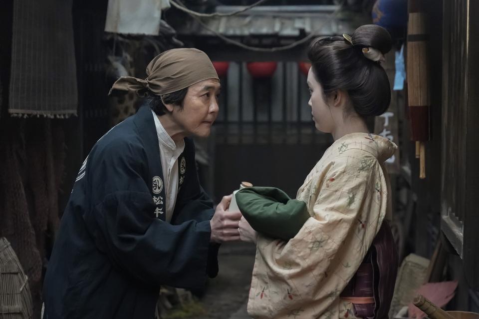 父・司之介（岡部たかし）はトキ（高石あかり）の目をぐっと見つめて…