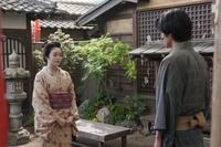 トキ（高石あかり）は銀二郎（寛一郎）と向き合って…