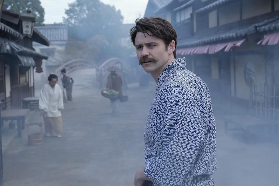 松江で一夜を過ごしたヘブン（トミー・バストウ）