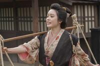 しじみを売って生計を立てるトキ（高石あかり）