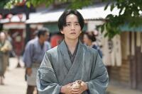 三之丞（板垣李光人）はトキの父・司之介の働く牛乳屋へ