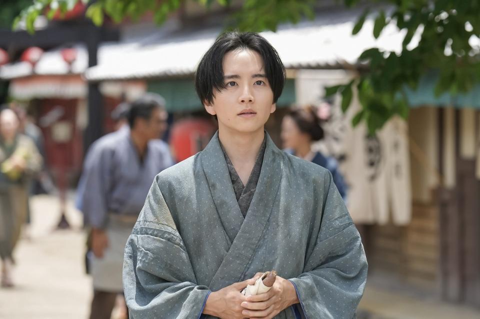 三之丞（板垣李光人）はトキの父・司之介の働く牛乳屋へ