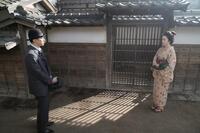 錦織（吉沢亮）と向き合うトキ（高石あかり）