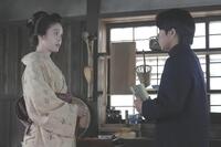 トキ（高石あかり）を励まそうと声をかける小谷（下川恭平）の提案は…