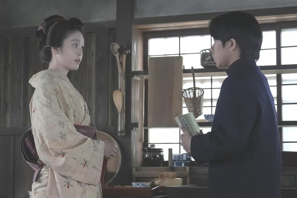 トキ（高石あかり）を励まそうと声をかける小谷（下川恭平）の提案は…