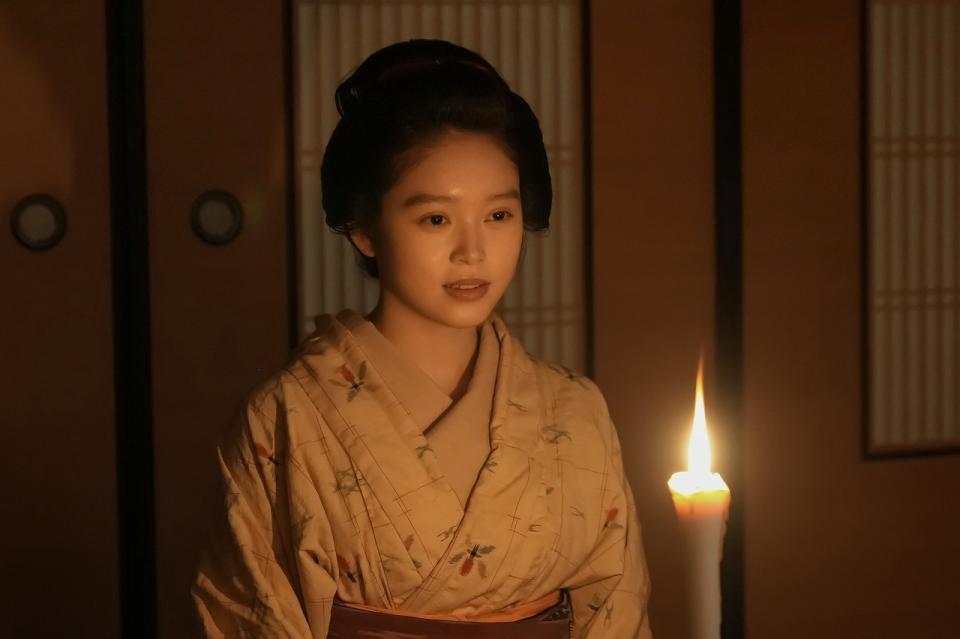 トキ（高石あかり）は、好きなだけ怪談を語れる喜びを味わいながら…