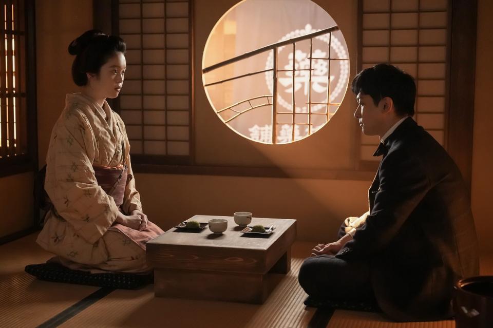 怪談を頼みに来た錦織（吉沢亮）の話に、トキ（高石あかり）は戸惑う