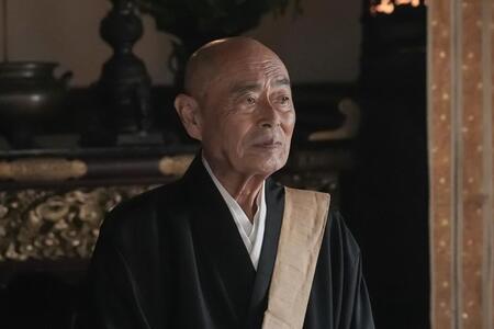 ヘブンに怪談を語った大雄寺の住職（伊武雅刀）