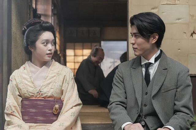 ふたりは少しずつ、時を取り戻す。左から、トキ（高石あかり）、元夫・銀二郎（寛一郎）