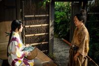 寧々（浜辺美波）、藤吉郎（池松壮亮）　ＮＨＫ大河ドラマ「豊臣兄弟！」より