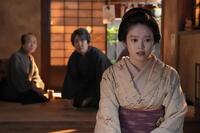 松野家でヘブンとの婚約を切り出せないトキ（高石あかり）