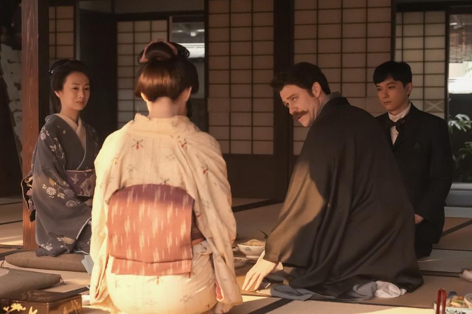 ヘブンが突然言い出した言葉は…。左から、タエ（北川景子）、トキ（高石あかり）、ヘブン（トミー・バストウ）、錦織（吉沢亮）