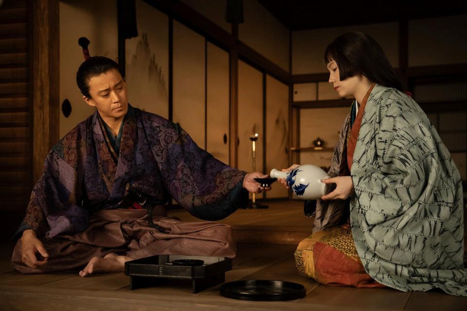 織田信長（小栗旬）、市（宮﨑あおい）　ＮＨＫ大河ドラマ「豊臣兄弟！」より