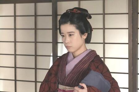 憂い顔のサワ（円井わん）は、トキにそっけなくて…