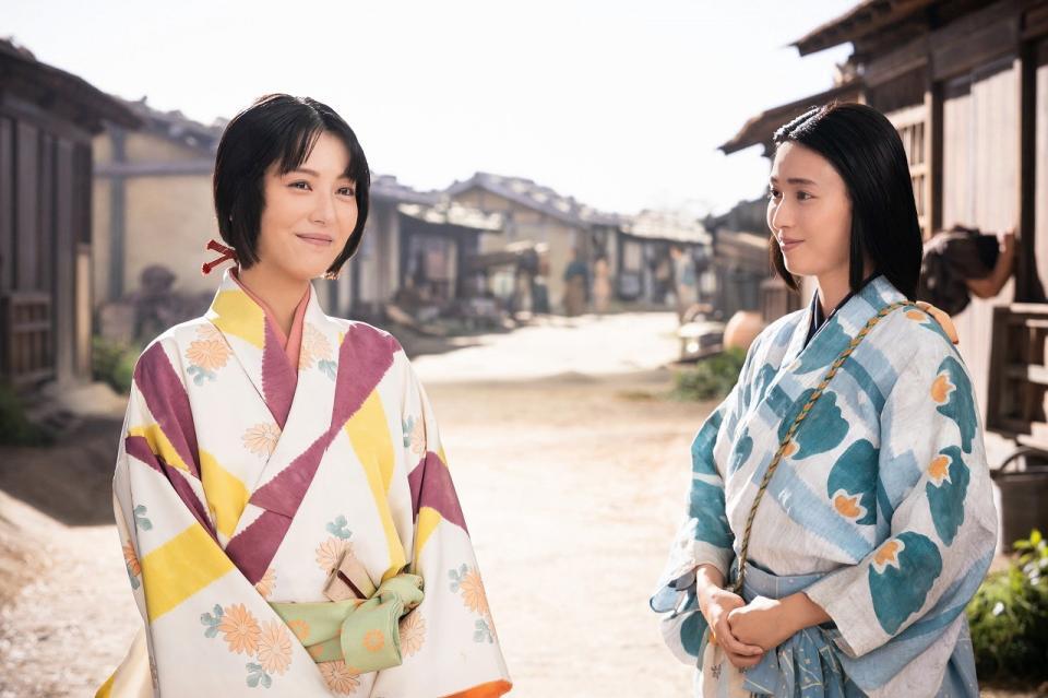 寧々（左、浜辺美波）と直（白石聖）　ＮＨＫ大河ドラマ「豊臣兄弟！」より