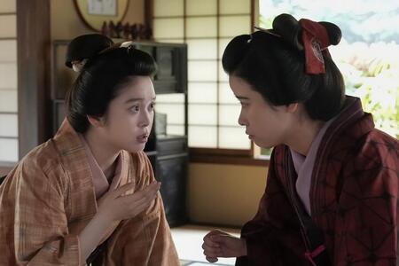 ようやくサワ（円井わん・右）と向き合うことができたトキ（高石あかり）